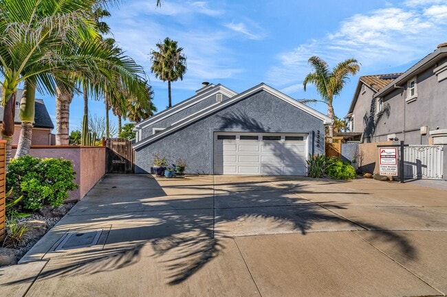 Photo - INCREDIBLE LOCATION... END OF CUL DE SAC WITH OVER 100 FEET ON WATER... MARVELOUS DOCK AND DECK W...