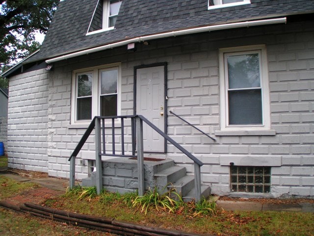 Building Photo - 2233 Buchanan Ave SW Unit 2