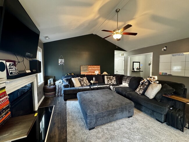 Photo - 211 Hidden Oaks Dr