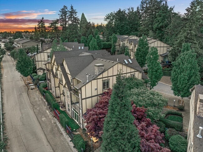 Building Photo - 3640 SW Baird St Unit 2