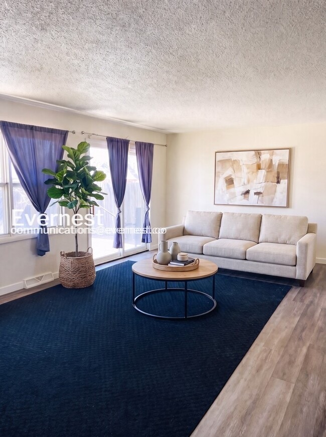 Photo - 928 Timber Ln