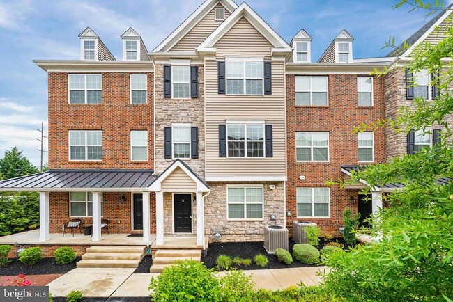 Photo - 712 Pony Ln Townhome
