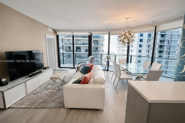 Building Photo - 45 SW 9th St Unit 3008