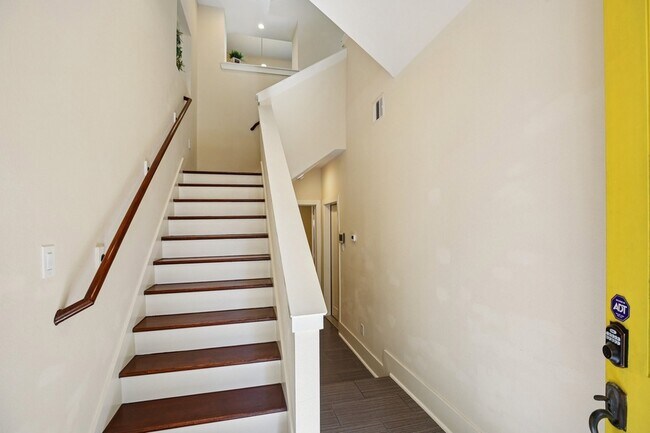 Photo - 209 Burr St