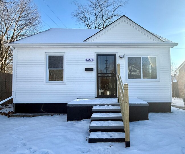 Building Photo - This beautifully updated 4-bedroom, 1-bath single-family home is ready for move-in!