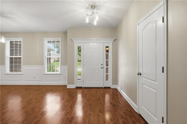 Photo - 305 NW Palomino St