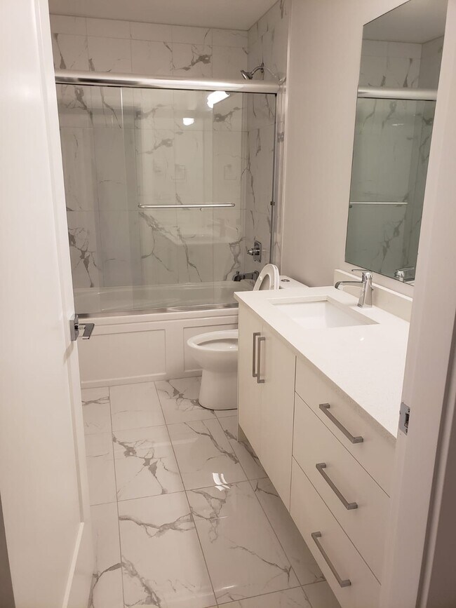 Photo - 14929 62A Av