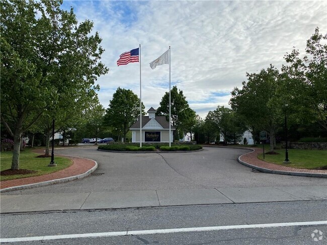 Building Photo - 500 Mendon Rd Unit 2G Rental