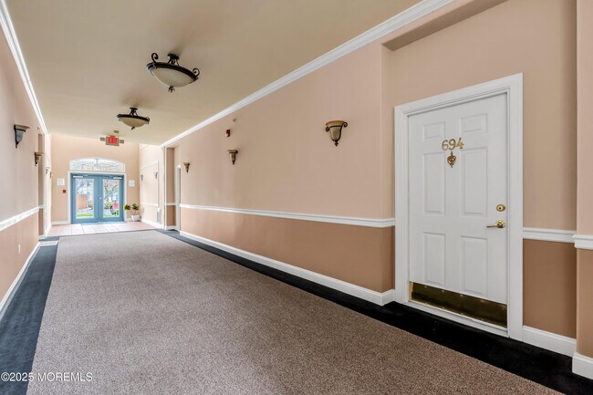 Photo - 694 St Andrews Pl