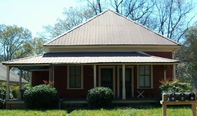 Building Photo - 153 Barrow St Unit Barrow St 153- B