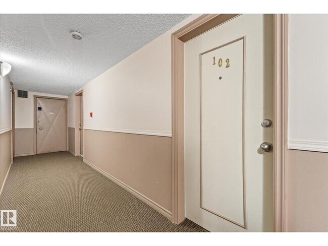 Photo - 10615-10110 110 St NW Unit 102