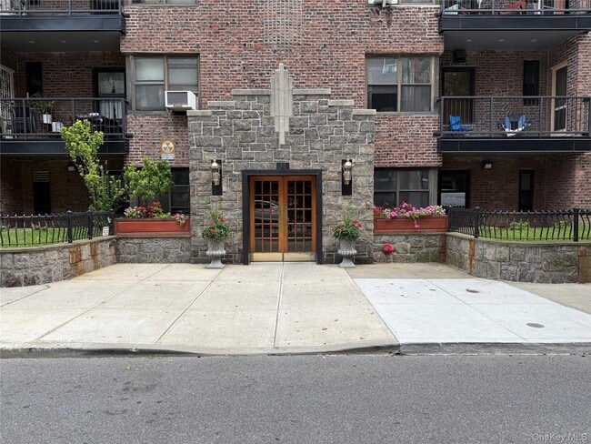 Building Photo - 30 Clinton Pl Unit 3A