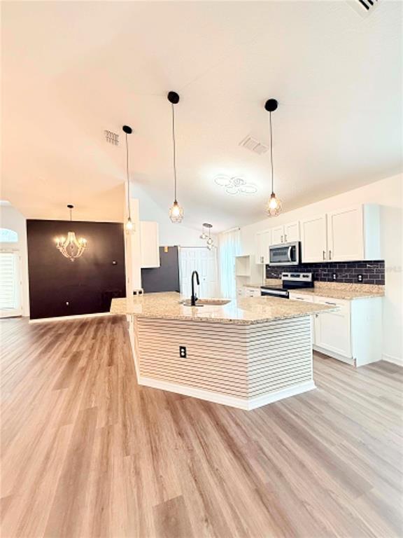 Photo - 704 Flagstone St