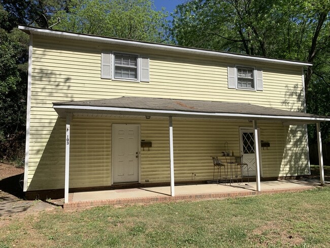 Photo - 103 S College St