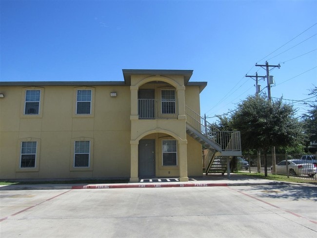 Building Photo - 1804 Juarez Ave Unit 6 Rental