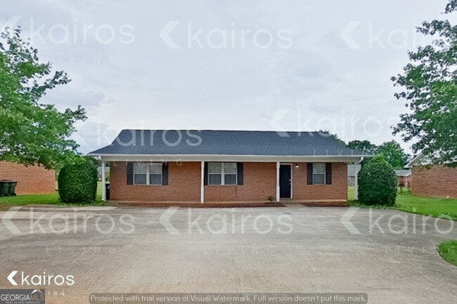 Building Photo - 320 Deer Park Dr