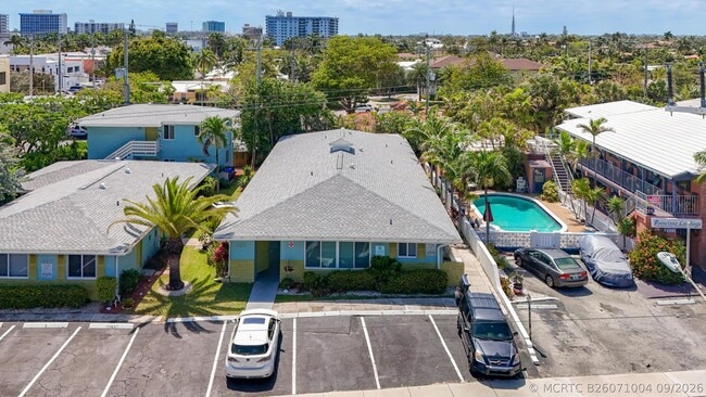 Building Photo - 4421 Poinciana St Unit 2