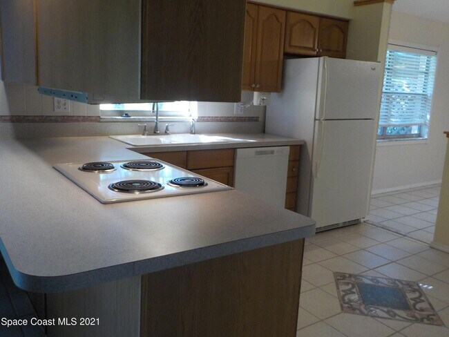 Photo - 520 Avondale Rd NE