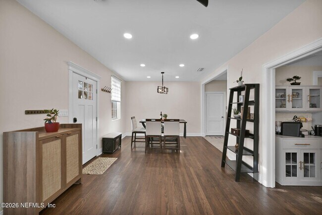 2721 Algonquin Ave
