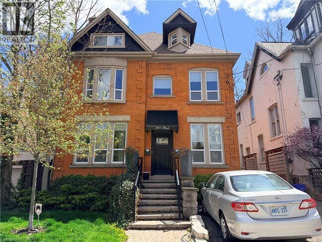 Photo - 281 Park St S