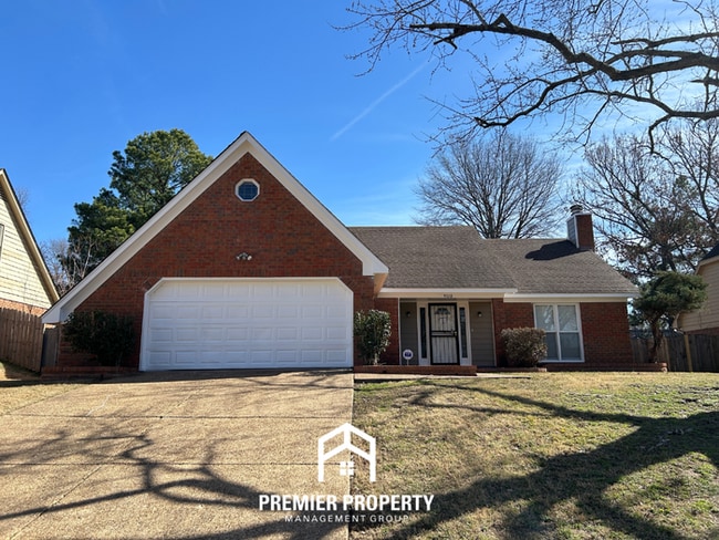 Building Photo - Spacious 3BR Memphis Home | Vaulted Ceilings, Fireplace, 2-Car Garage & Fenced Yard