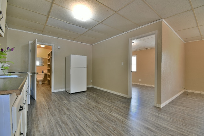 Photo - 808 W Cypress Ave Unit 2