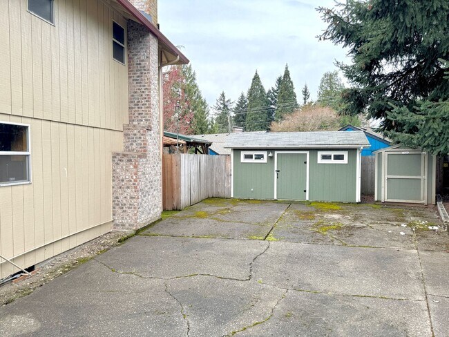 Photo - Linwood Neighborhood, Milwaukie Home on Quiet Cul-de-sac, 2 Car Garage, A/C, Huge Fenced Backyard