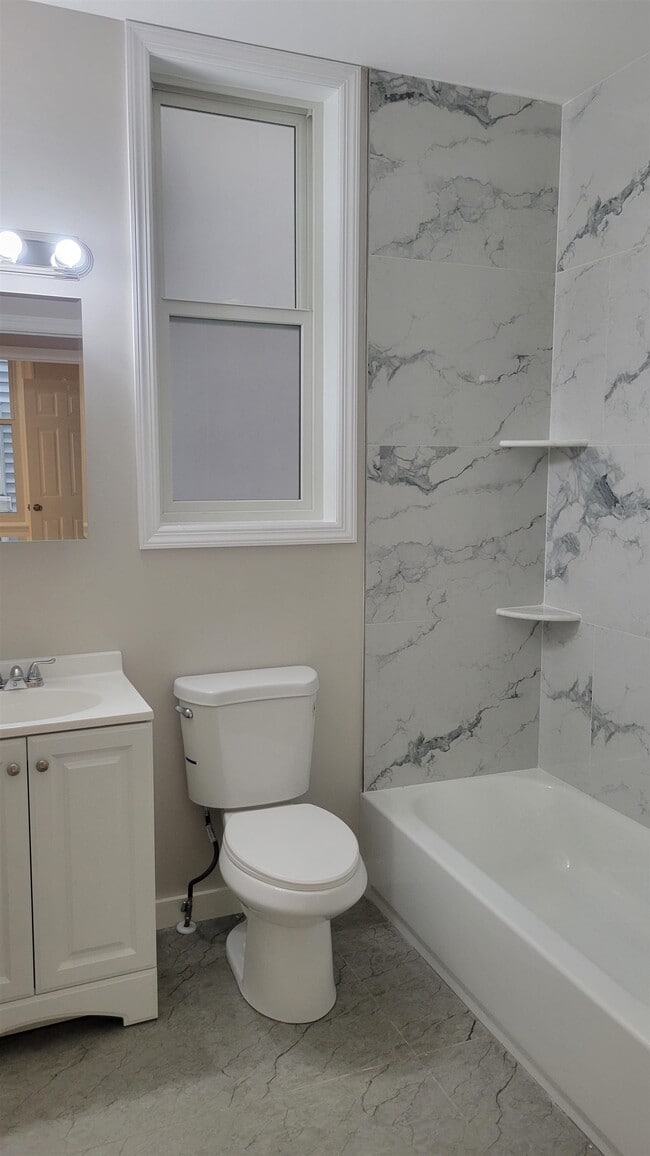 Photo - 433 67th St