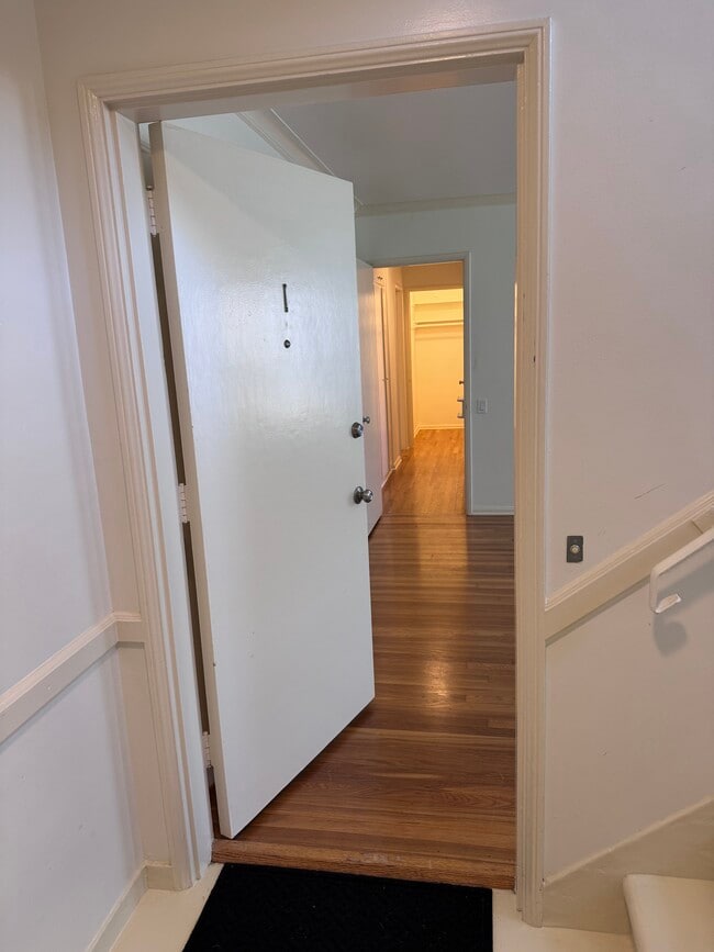 Photo - 637 Levering Ave Unit 637 #2