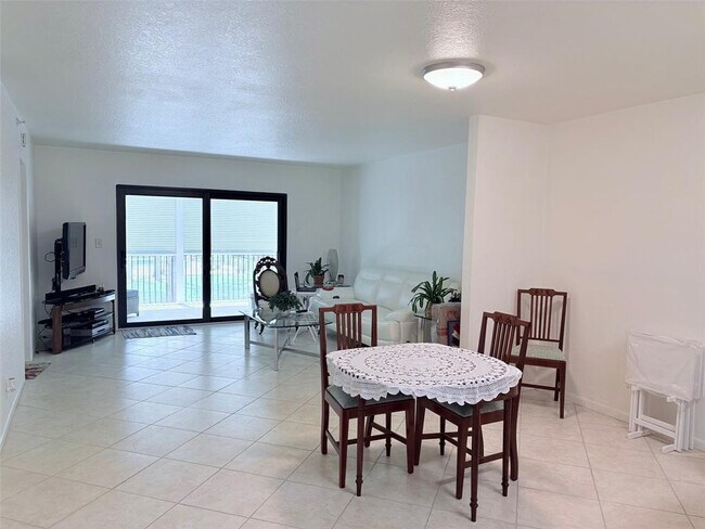 Photo - 2112 S Cypress Bend Dr Unit 203