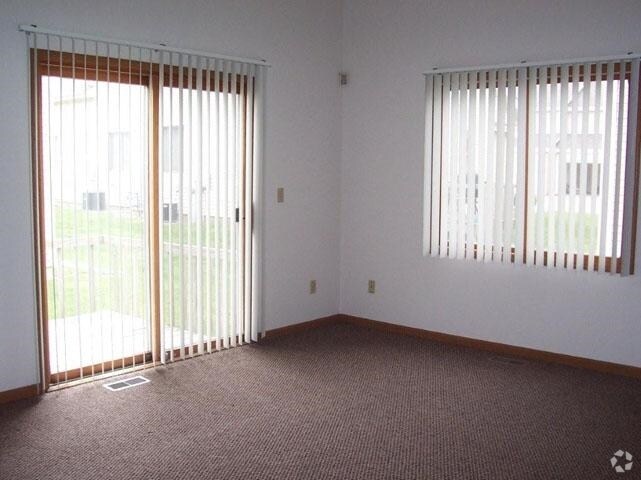Living Room - The Townhomes of Deerpark