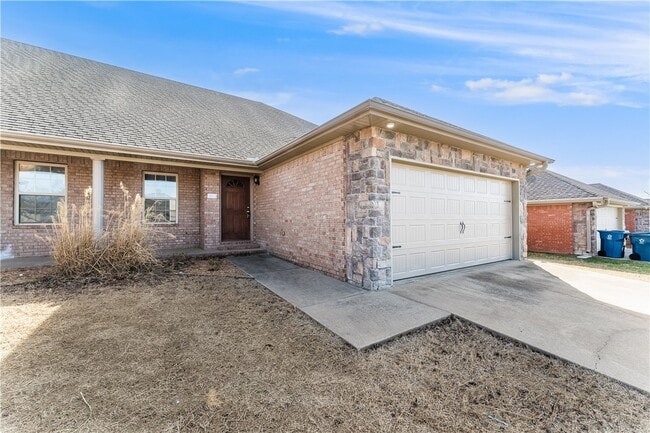 Building Photo - 3005 SW Deerfield Blvd