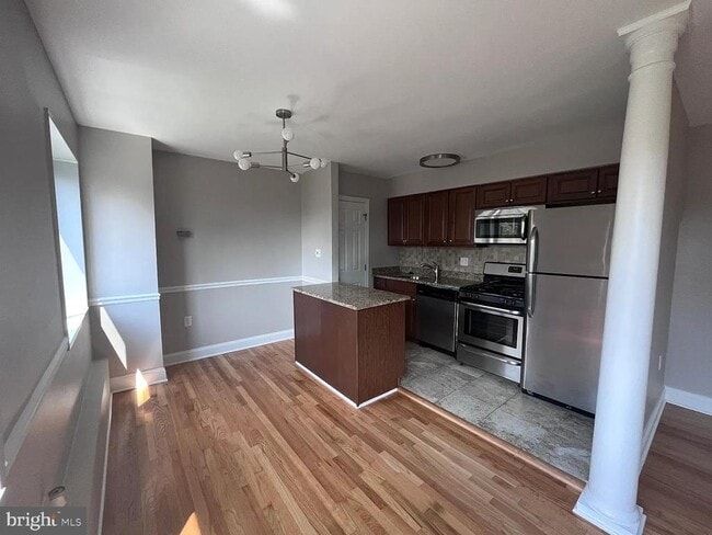 Building Photo - 1200 Arlington Rd Unit 504