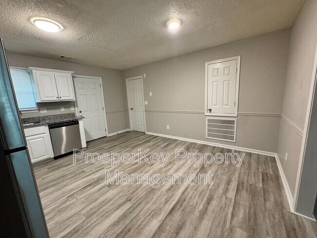 Photo - 144 Orchard Pass