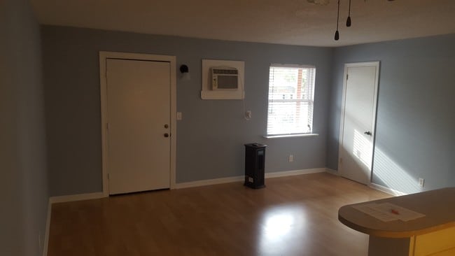 Living Room - 125 Avery St Unit 8