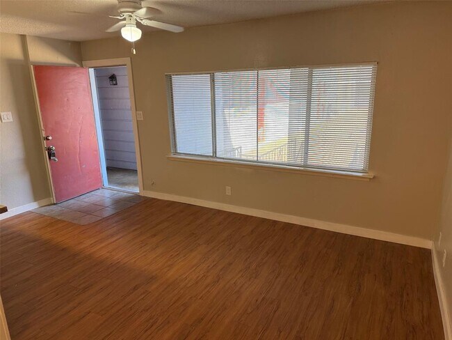 Photo - 2408 Longview St Unit 108