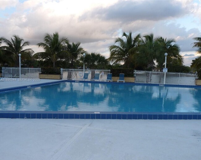 Photo - 14501 N Kendall Dr Unit 408H