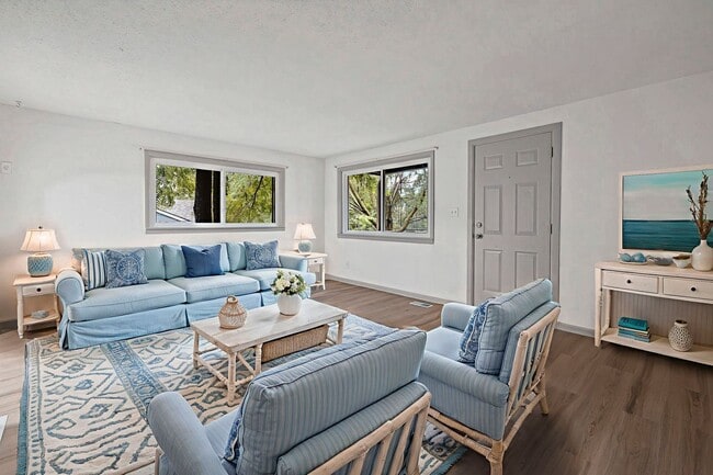Building Photo - Beautiful 3 Bedroom Home