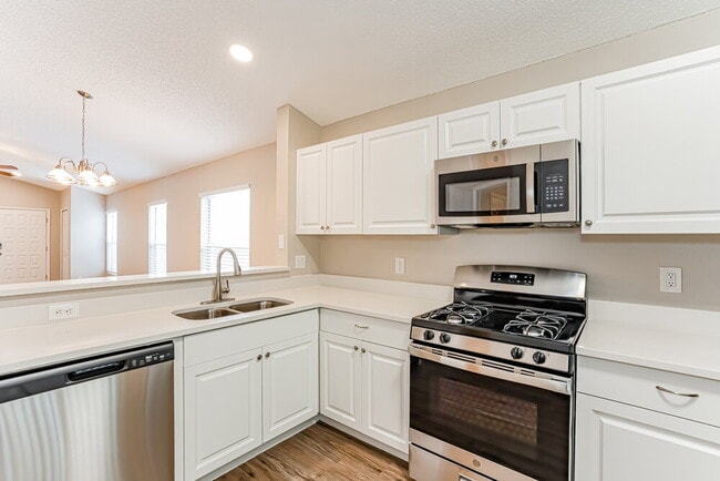 Photo - 810 Cape Cod Cir