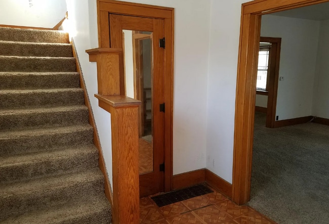 Photo - 808 W Seerley Blvd