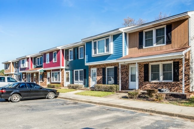 Lakeside Apartments - Lakeside Apartments