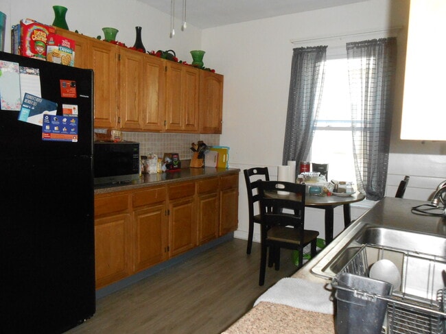Photo - 915 Westcott St