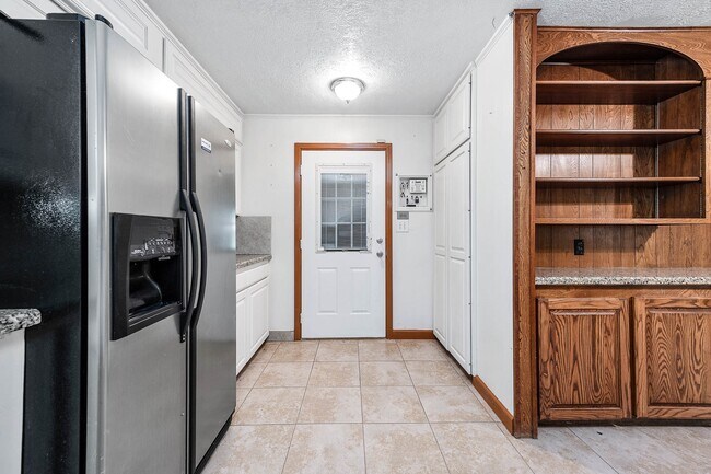 Photo - 5813 Russell Ln