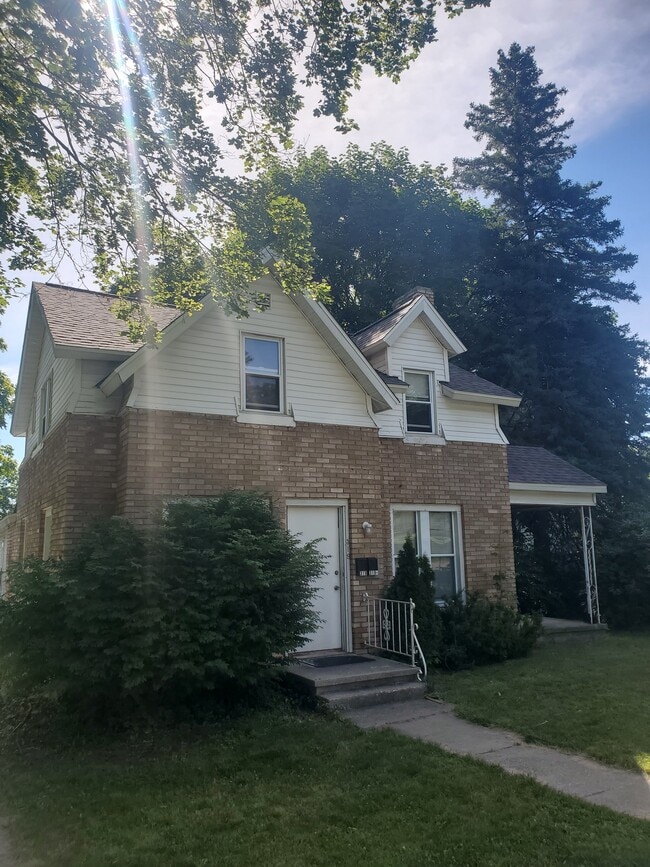 Building Photo - 319 S Stewart Ave Rental