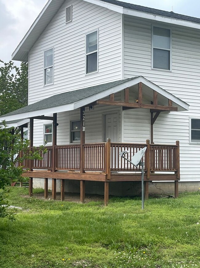 Photo - 321 E College St Unit Apt. B