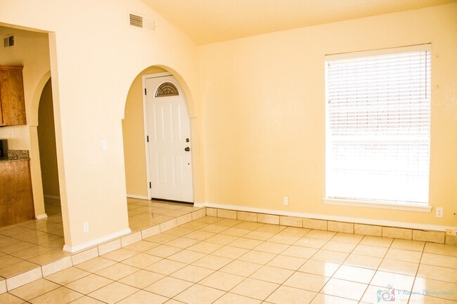 Photo - 128 Masquerade Ln