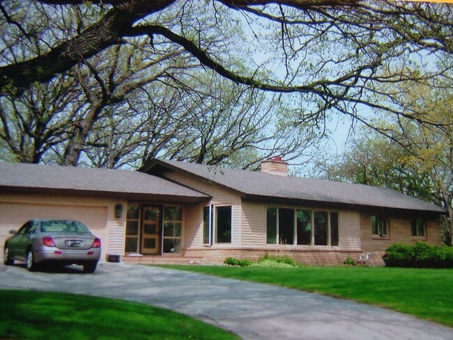 Photo - 3000 W 82nd St