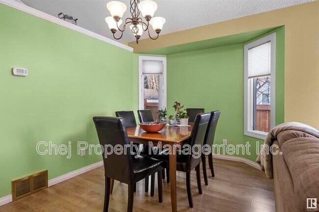 Photo - 530 Twin Brooks Bay NW