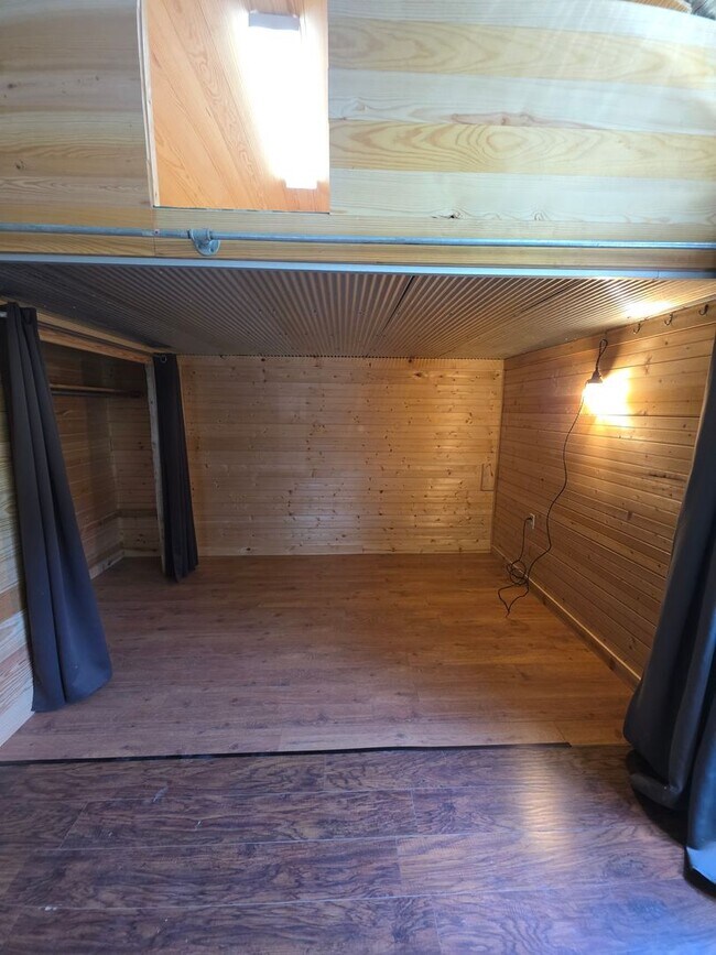1303 Ave 3 SE