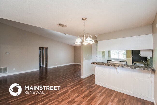 Photo - 10927 Horse Track Dr E